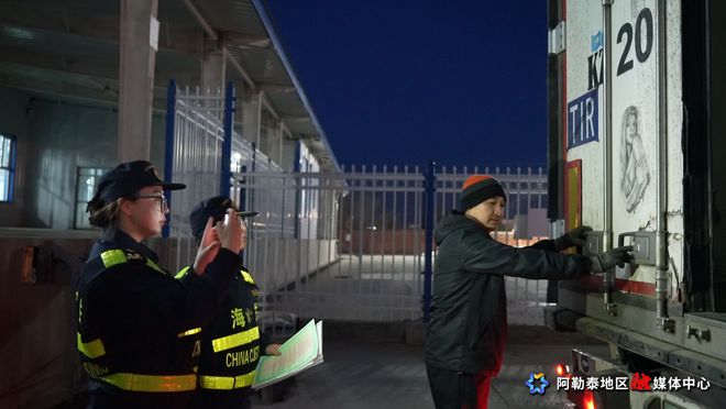 斋桑湖梭鲈鱼“游”进中国市场pg电子游戏网站哈萨克斯坦(图4)
