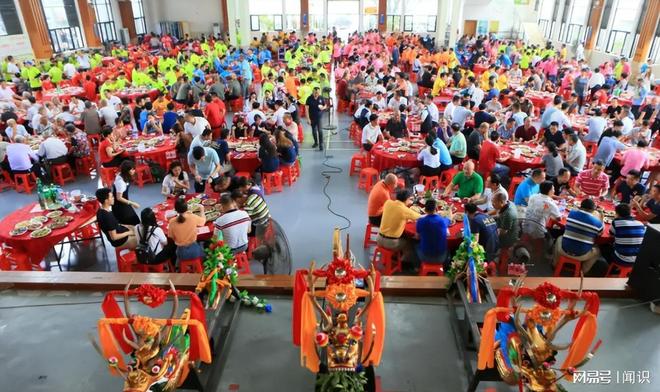 ：大摆龙舟宴记入族谱三千万买新船电子pg猎德村“洋人扒龙舟”后续(图14)