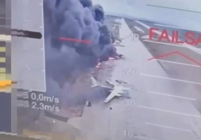 炸机被命中起火爆炸 乌特别军事行动建奇功pg电子免费模拟器木马屠城！41架战略轰(图1)