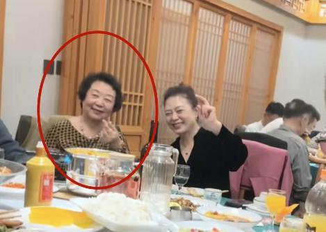 ：袁世凯87岁孙子太冻龄曹锟孙女罕见亮相pg电子模拟器试玩军阀后人聚会照片曝光(图9)