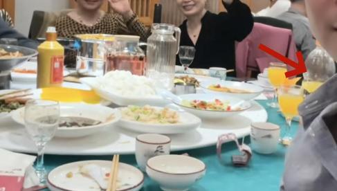 ：袁世凯87岁孙子太冻龄曹锟孙女罕见亮相pg电子模拟器试玩军阀后人聚会照片曝光(图18)